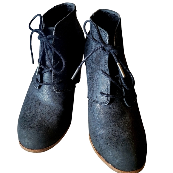 Toms Black Leather Booties Ankle Boots Heeled Size 8.5 - Picture 1 of 7